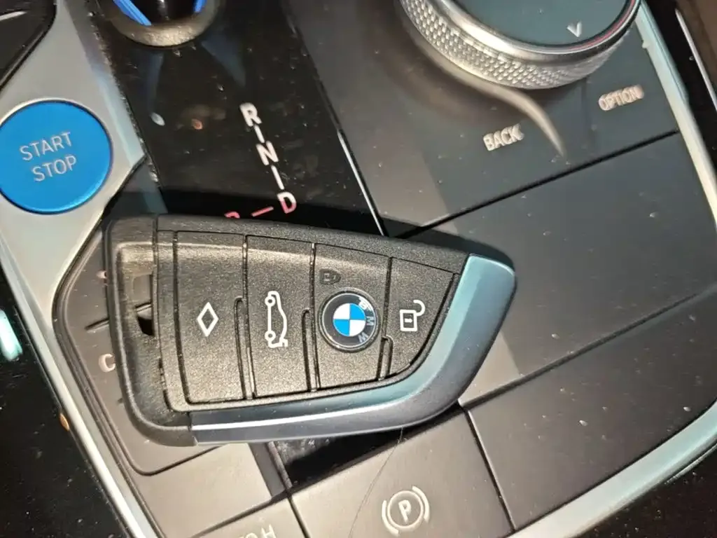 BMW iX3 — фото 6