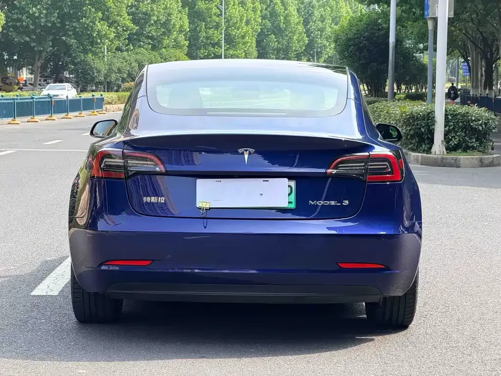 Tesla Model 3 — фото 10