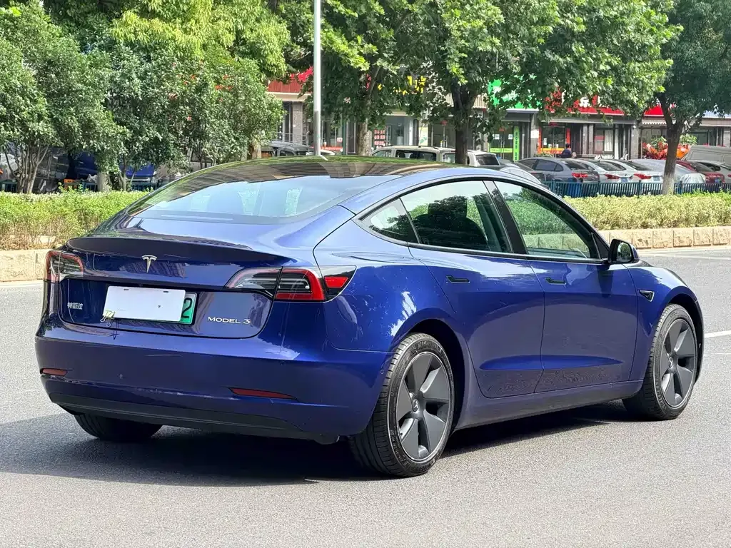 Tesla Model 3 — фото 3