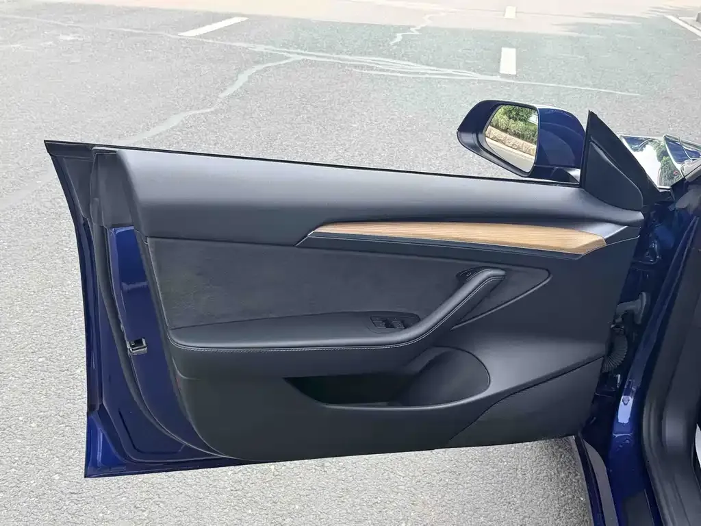Tesla Model 3 — фото 6