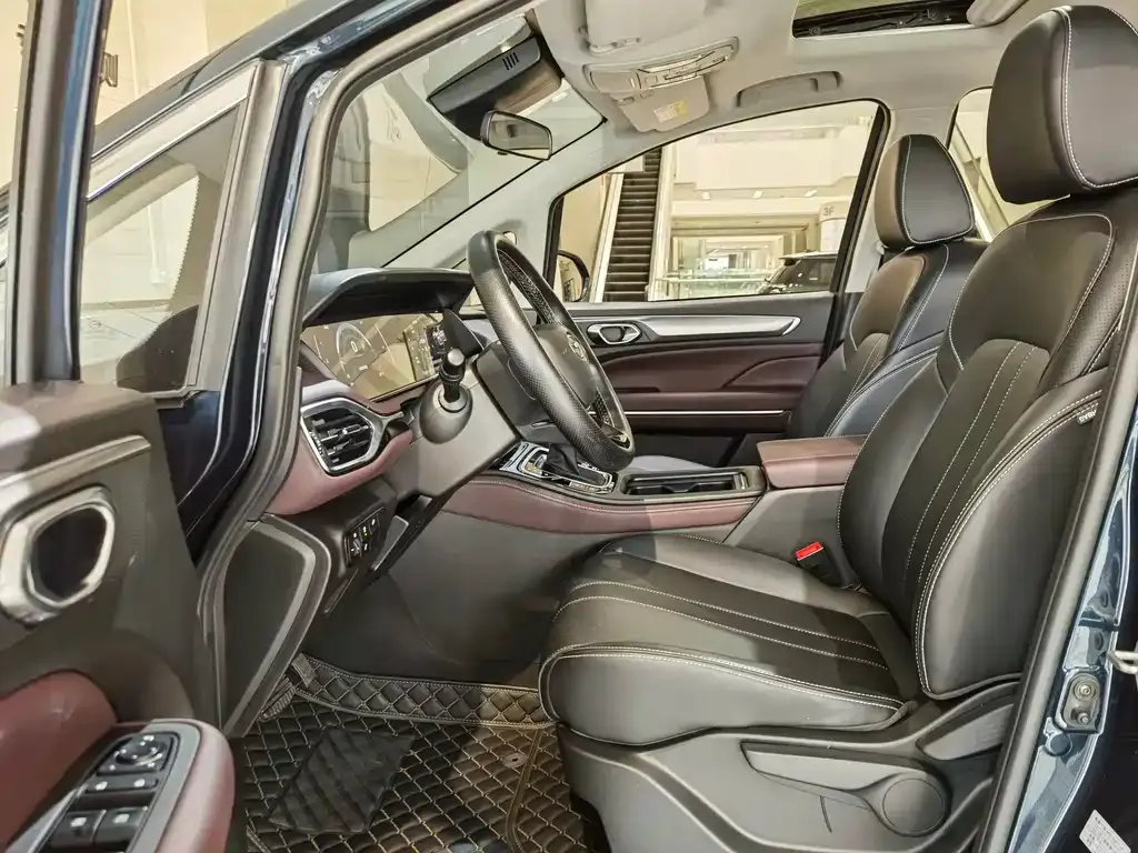 GAC Motor Trumpchi M6 — фото 10