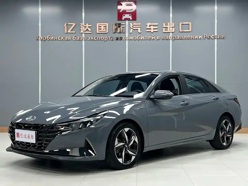 Hyundai Elantra — фото 1