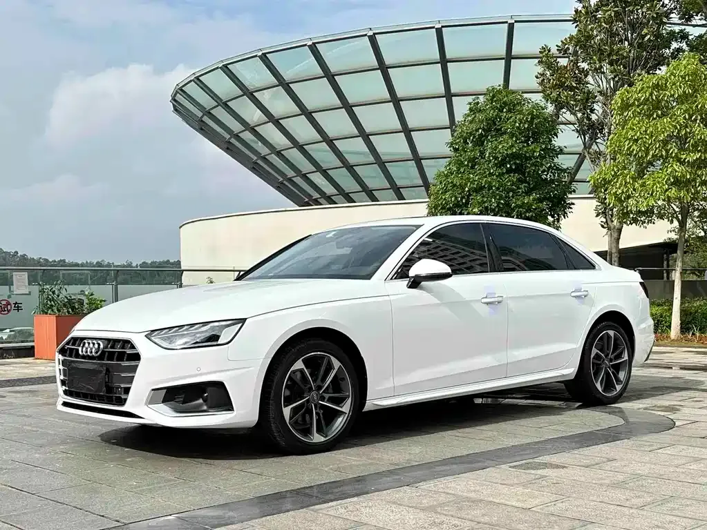 Audi A4L — фото 1