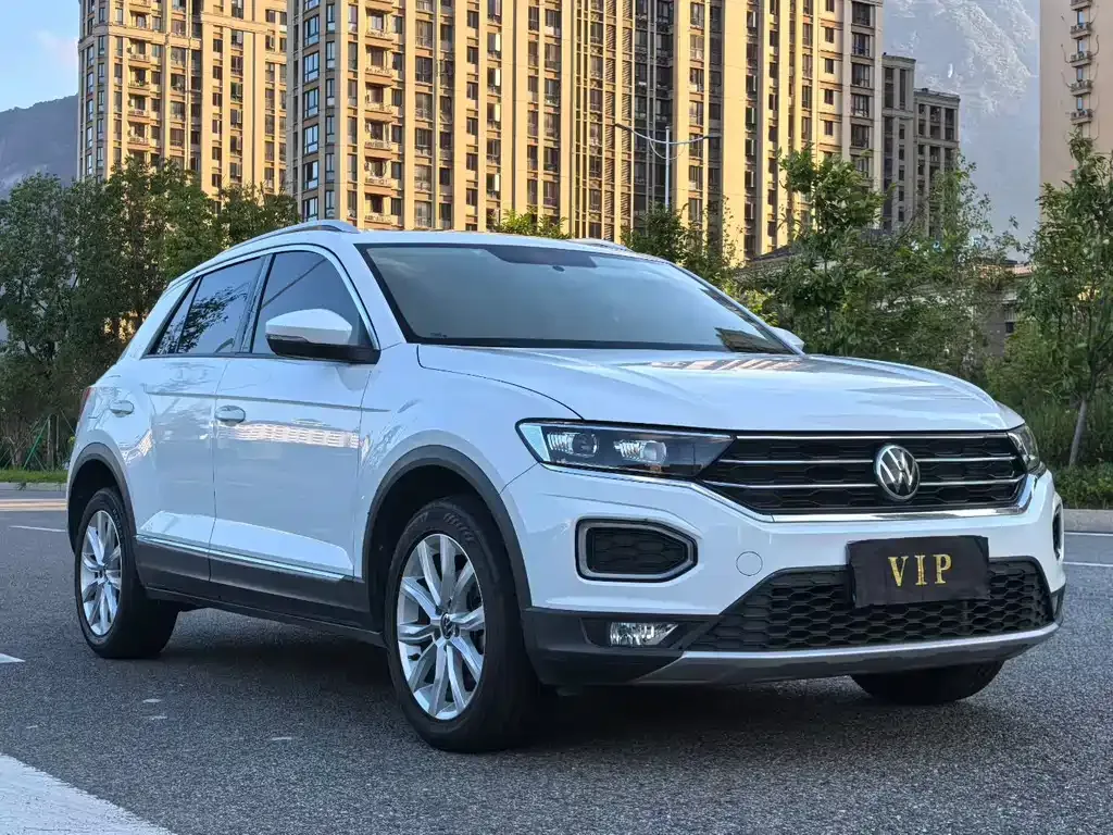 Volkswagen T-Roc — фото 1