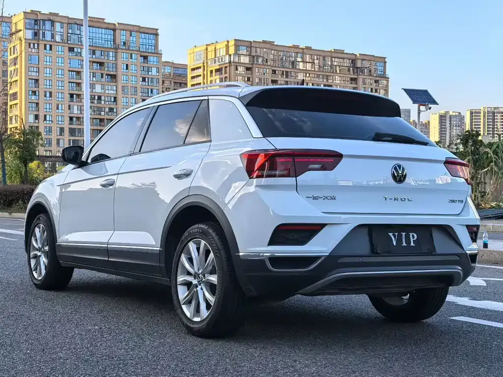 Volkswagen T-Roc — фото 7