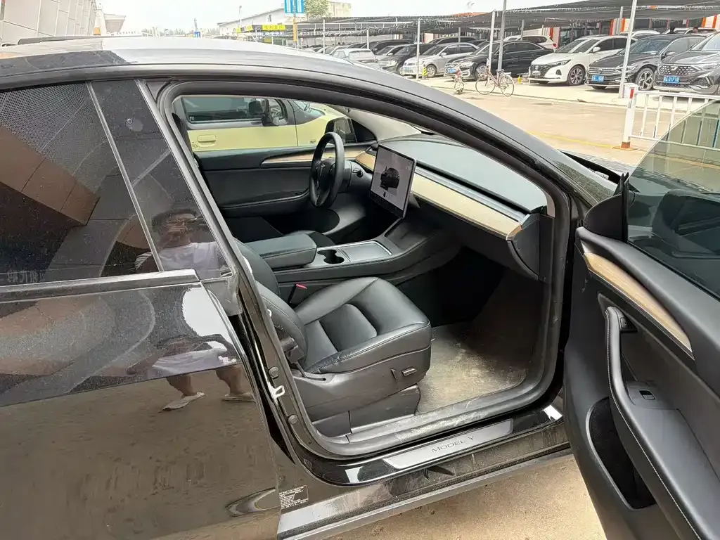 Tesla Model Y — фото 6