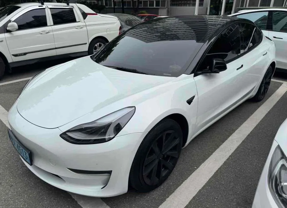 Tesla Model 3 — фото 1