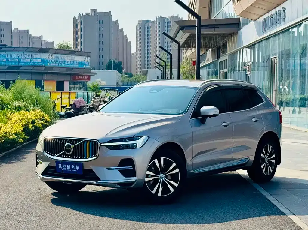 Volvo XC60 — фото 1
