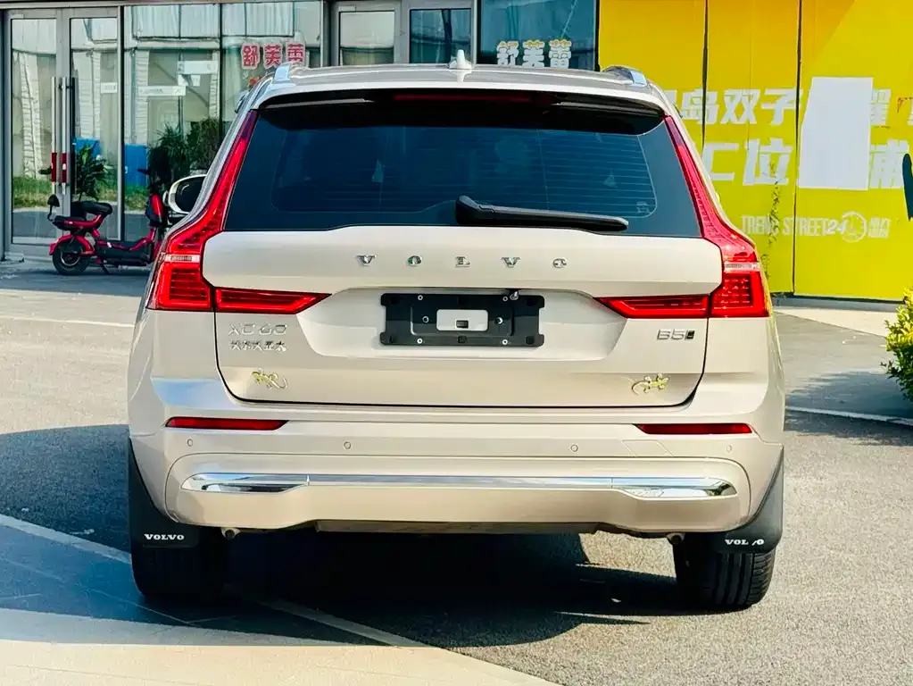 Volvo XC60 — фото 5