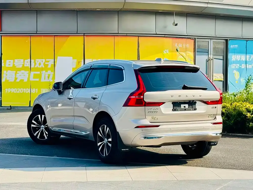 Volvo XC60 — фото 8