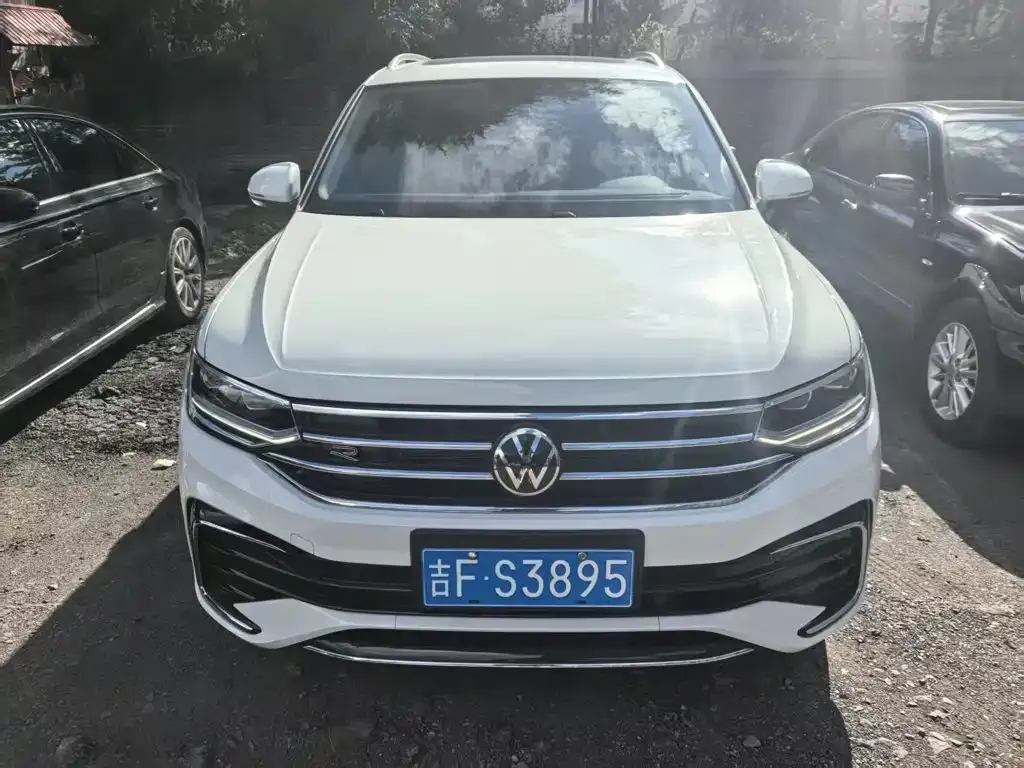 Volkswagen Tiguan L — фото 2