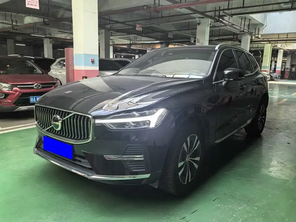 Volvo XC60 — фото 1