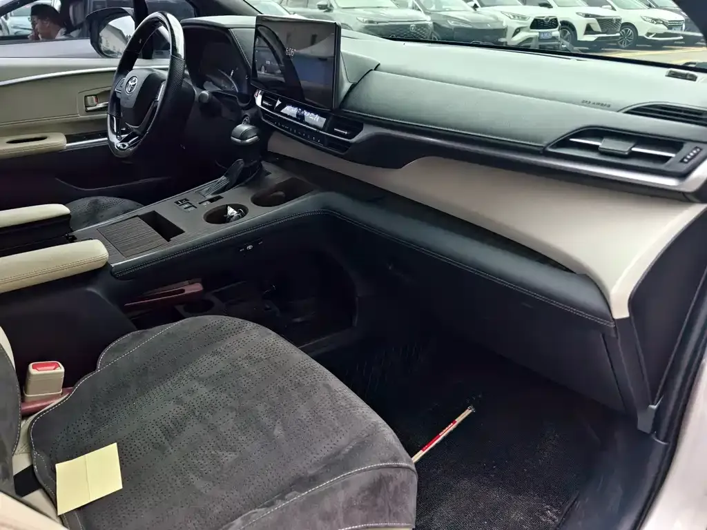 Toyota Sienna — фото 4