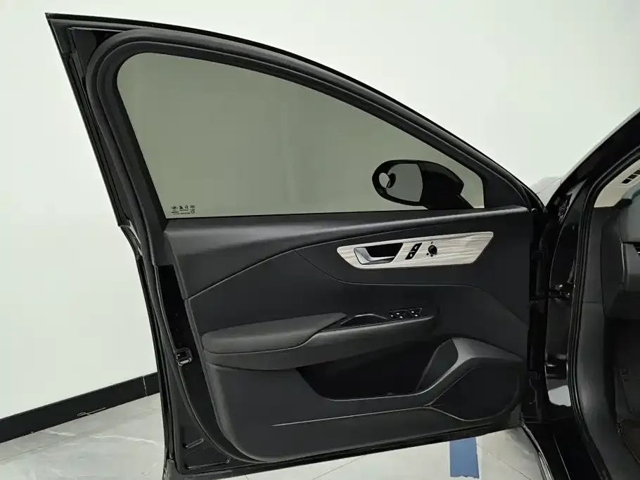 Hongqi E-QM5 — фото 3