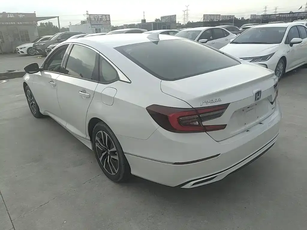 Honda Accord — фото 8