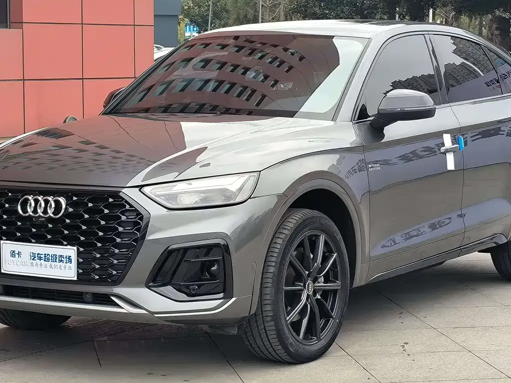 Audi Q5L Sportback — фото 1