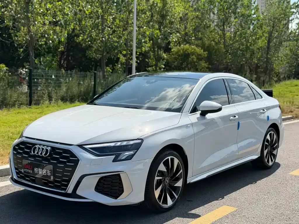 Audi A3 — фото 1