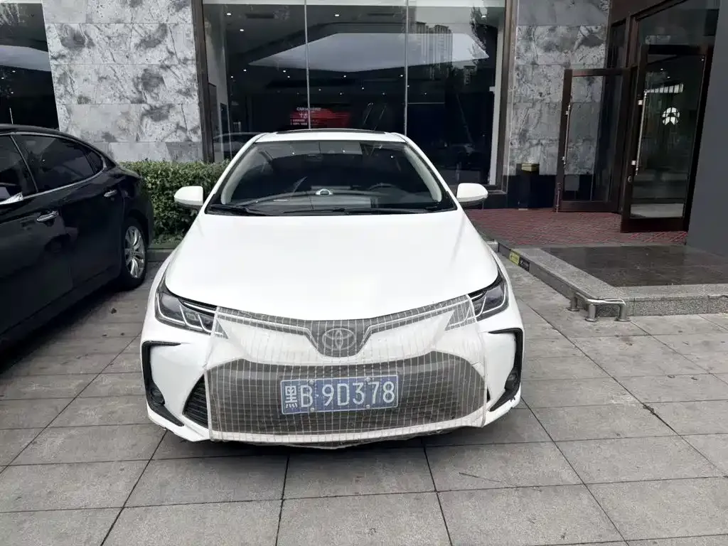 Toyota Corolla — фото 1