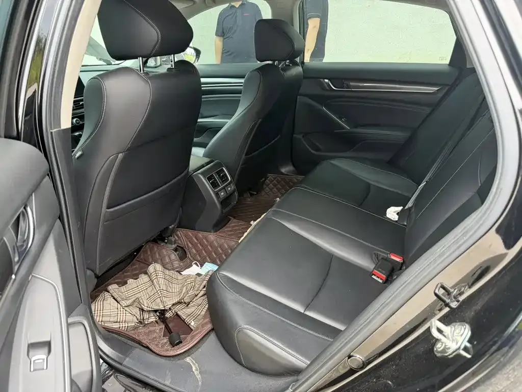 Honda Accord — фото 6