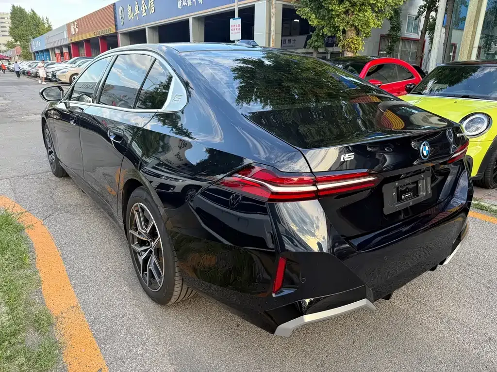 BMW i5 — фото 10