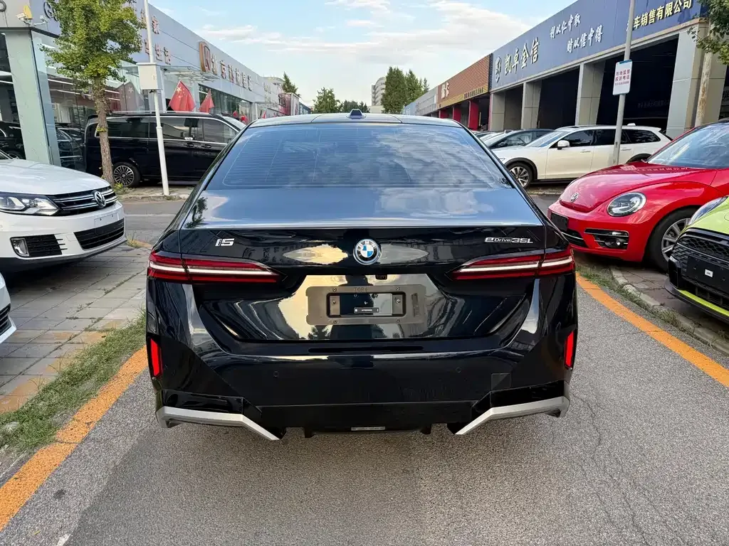 BMW i5 — фото 8
