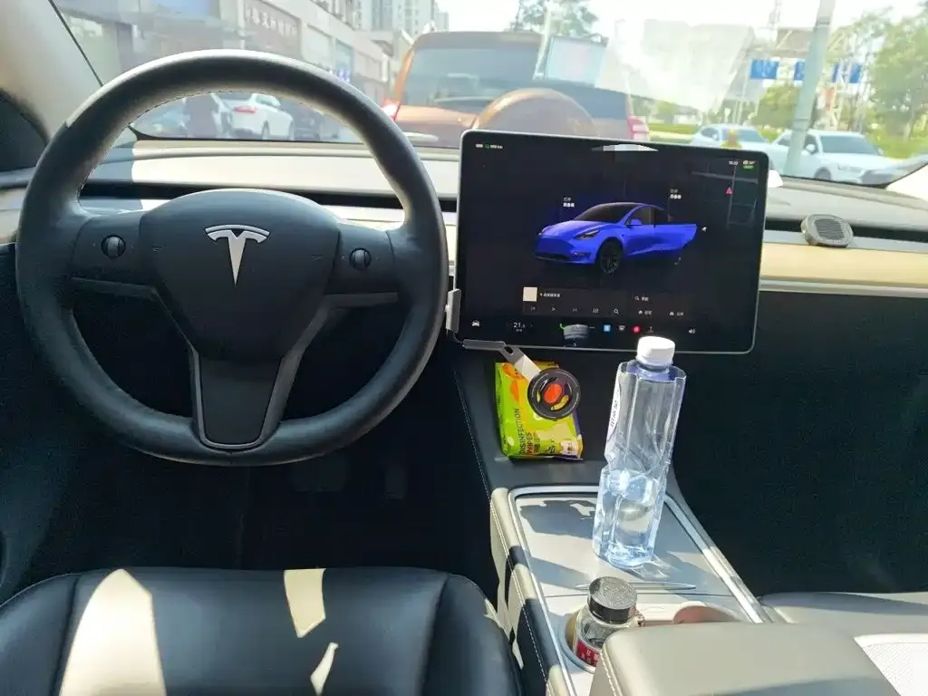 Tesla Model Y — фото 9