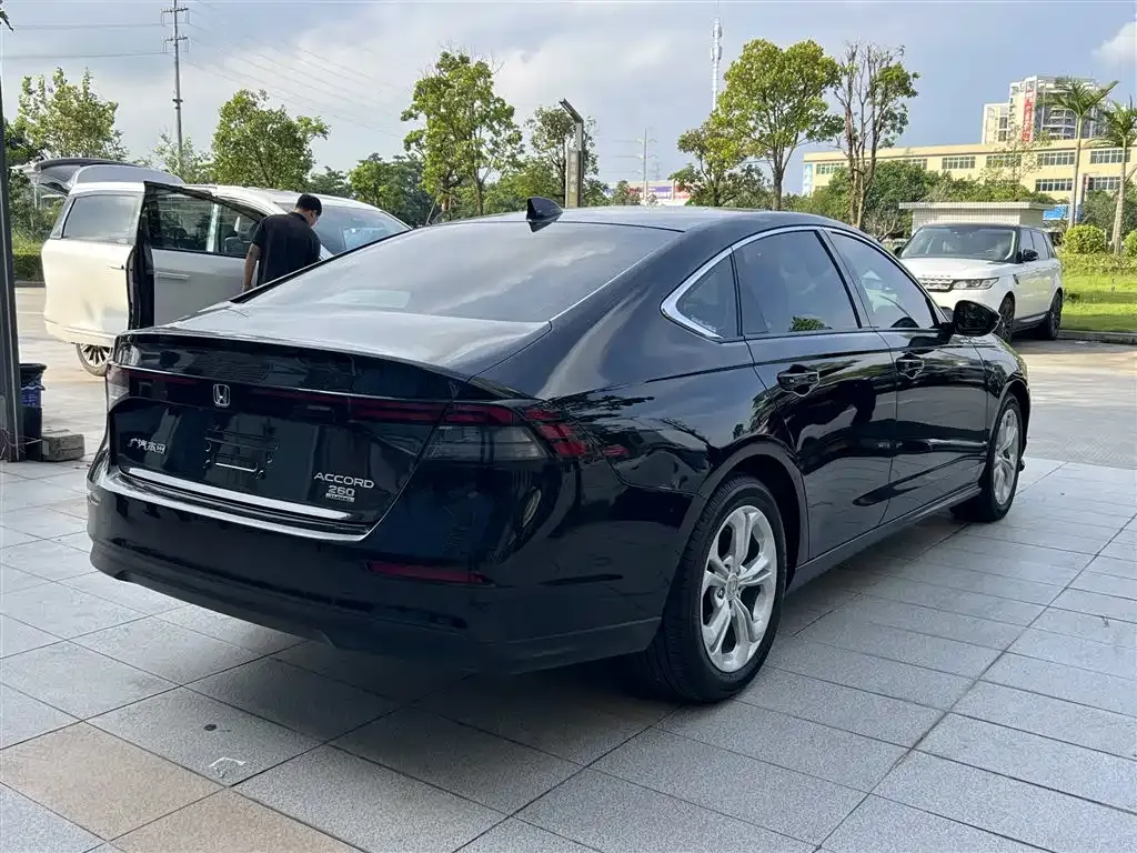 Honda Accord — фото 3