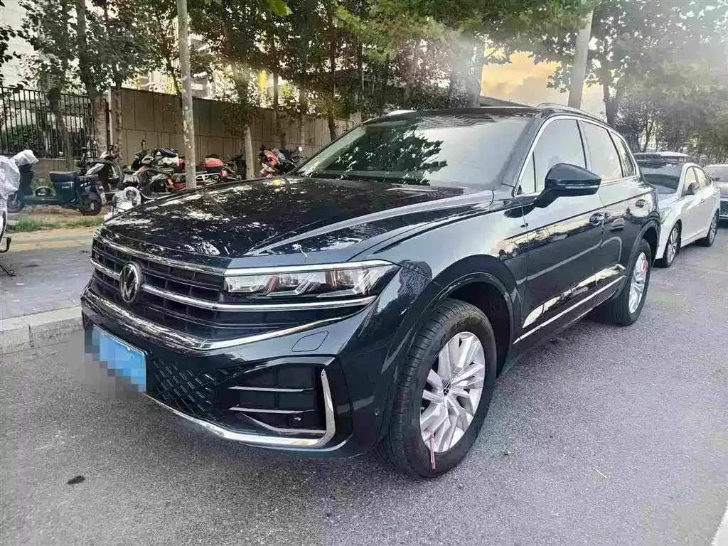 Volkswagen Touareg — фото 1