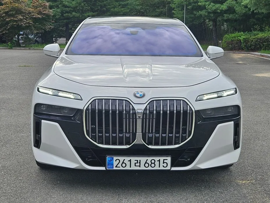 BMW 7-Series — фото 1