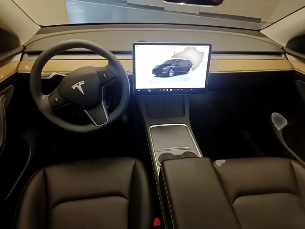 Tesla Model Y — фото 8