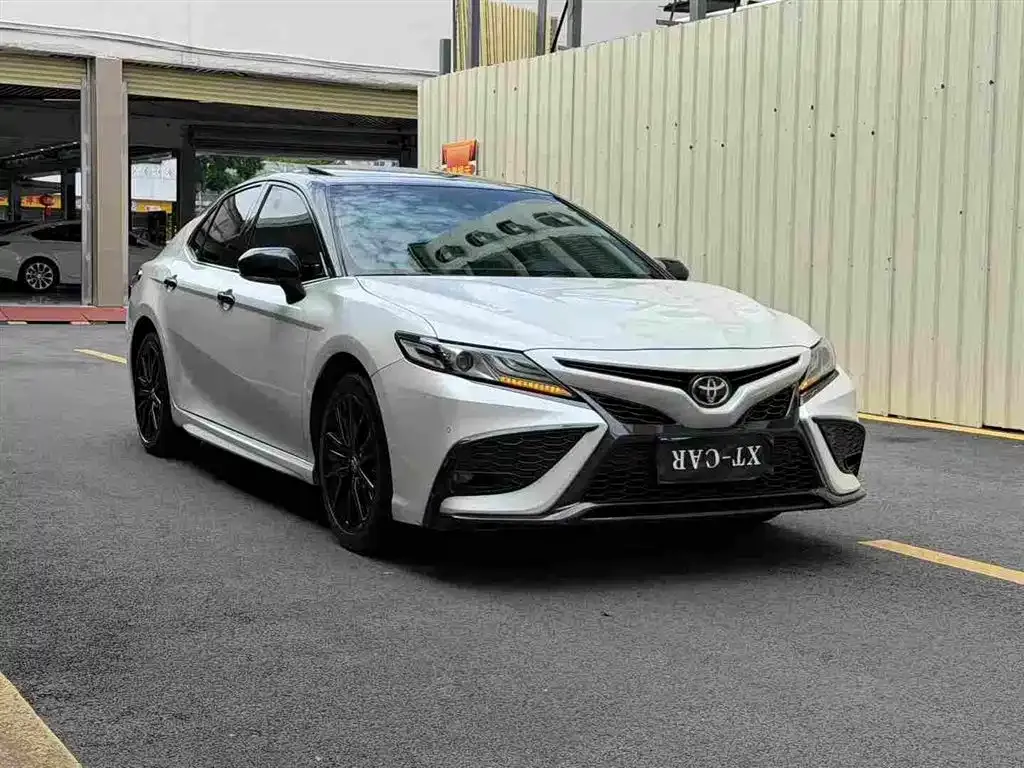 Toyota Camry — фото 5
