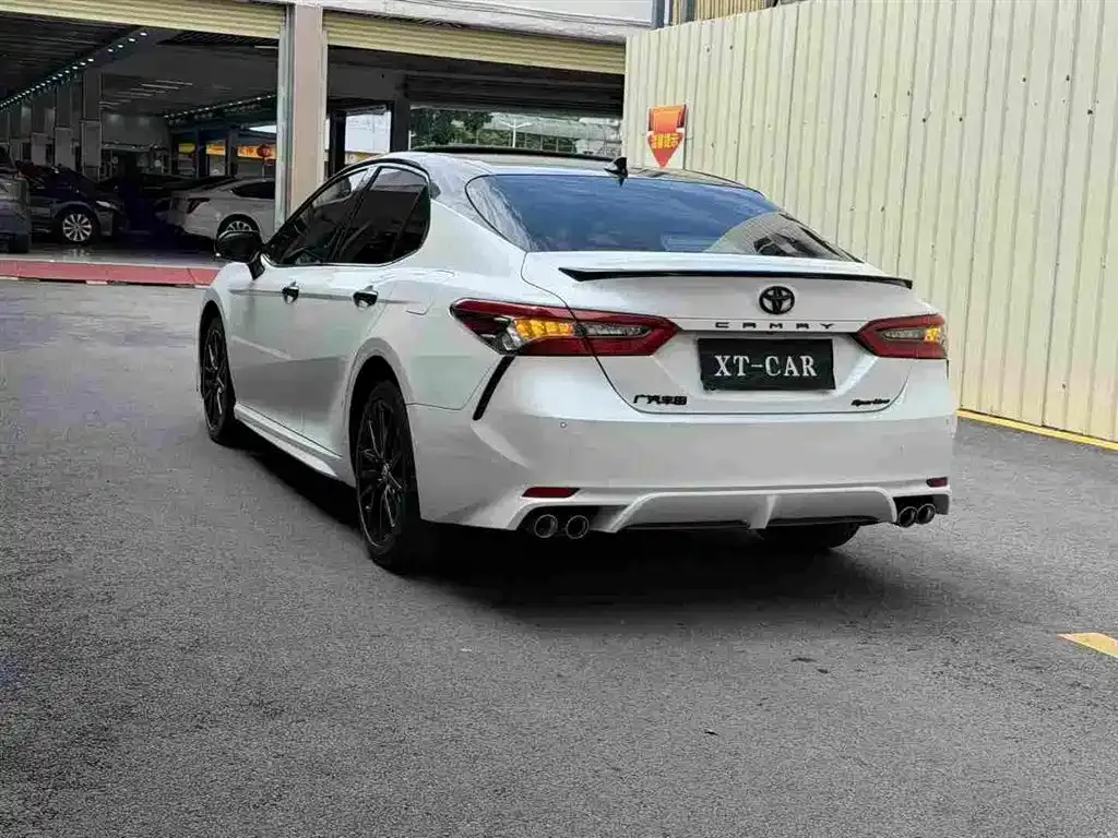Toyota Camry — фото 9