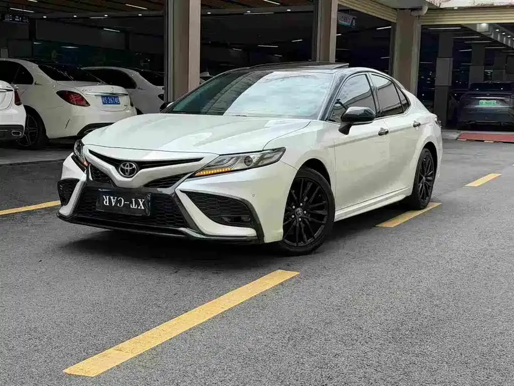 Toyota Camry — фото 7