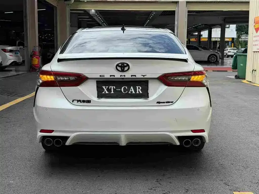 Toyota Camry — фото 6