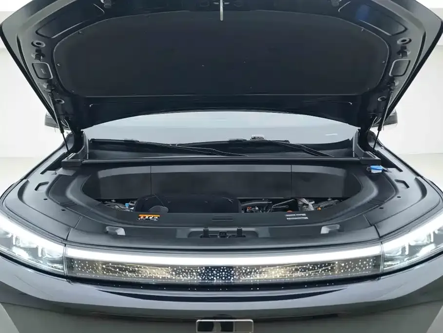 Geely Galaxy M9 — фото 10