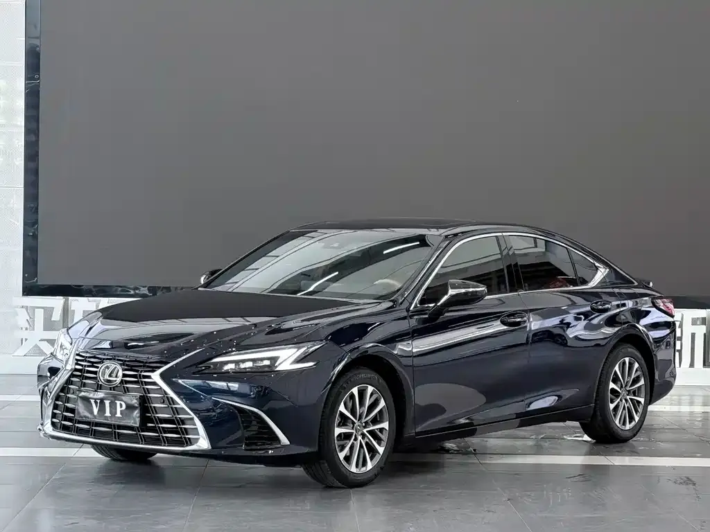 Lexus ES — фото 1