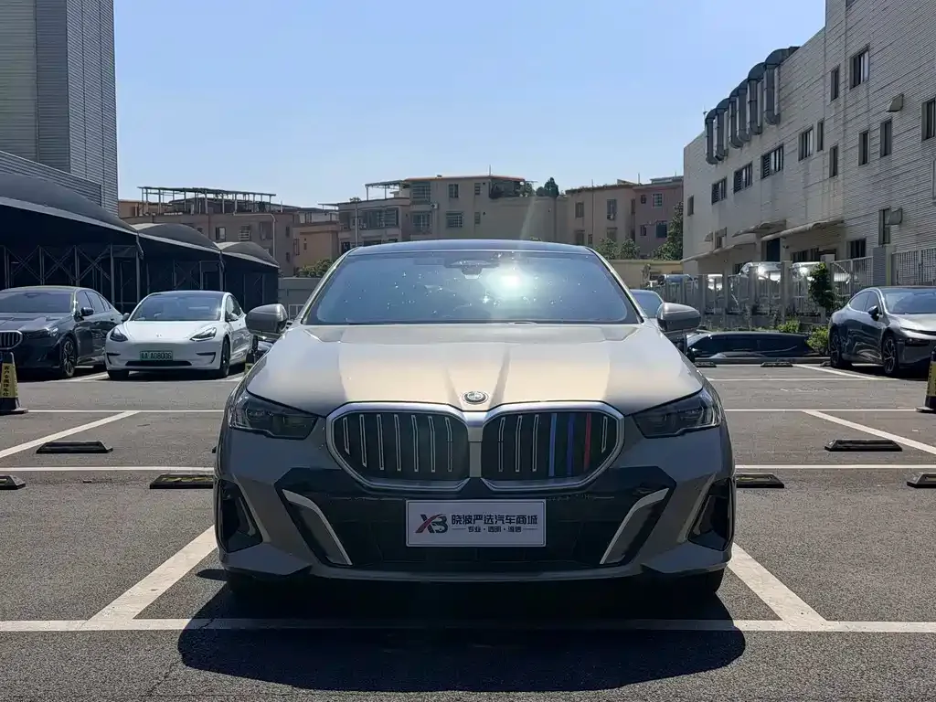 BMW 5 Series — фото 4