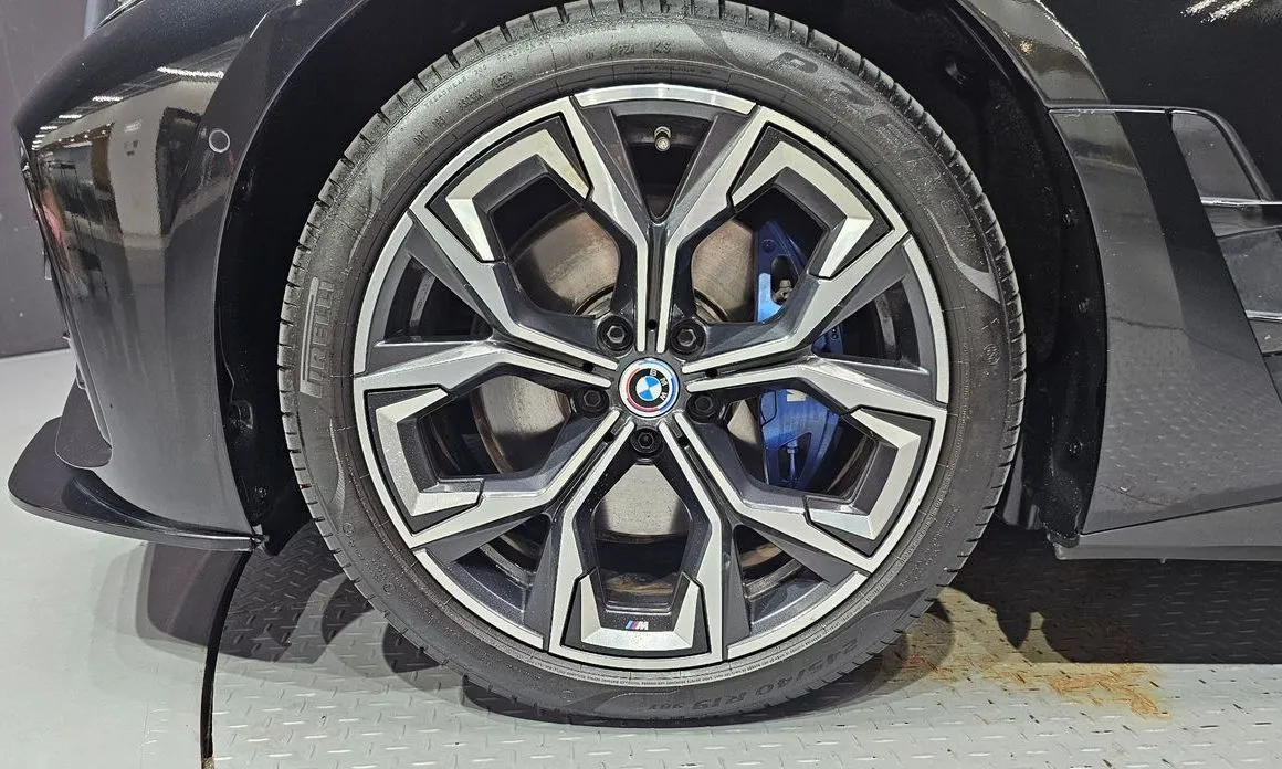 BMW i4 — фото 10