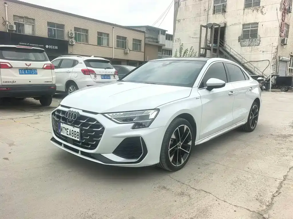 Audi A3 — фото 1