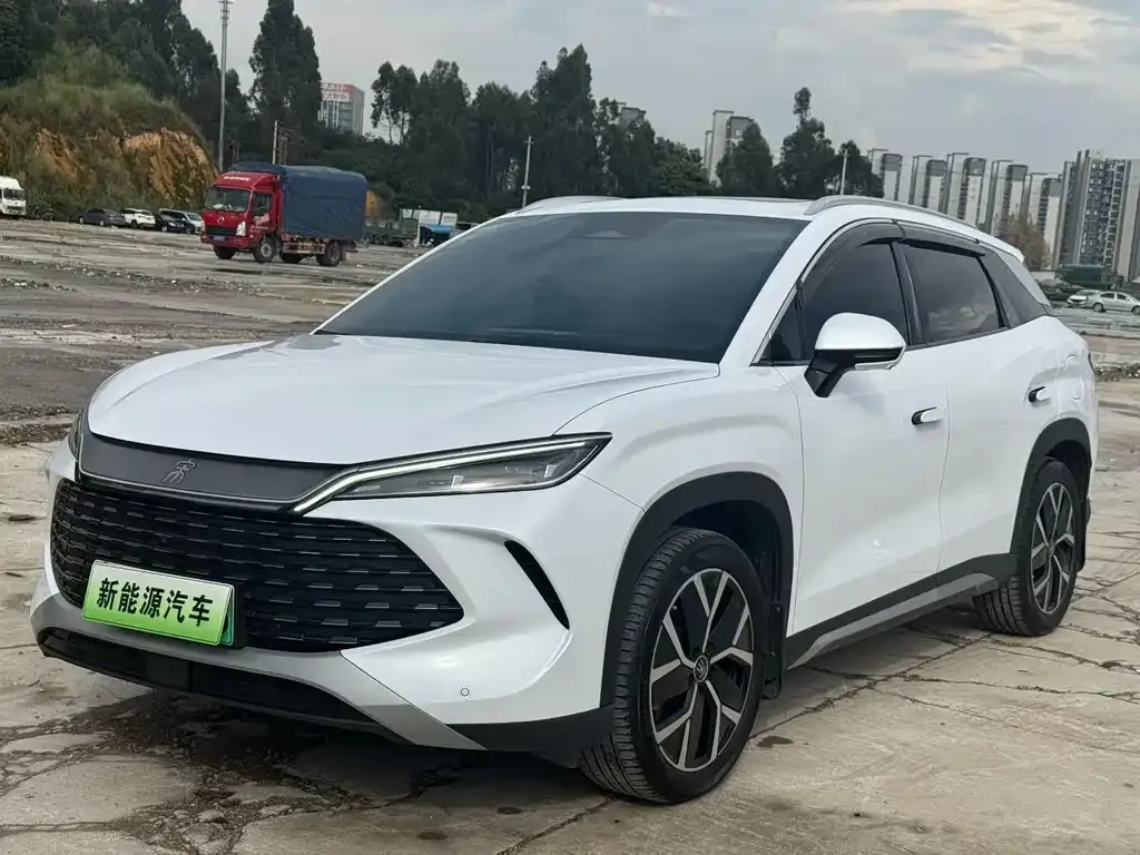 BYD L DM-i — фото 1