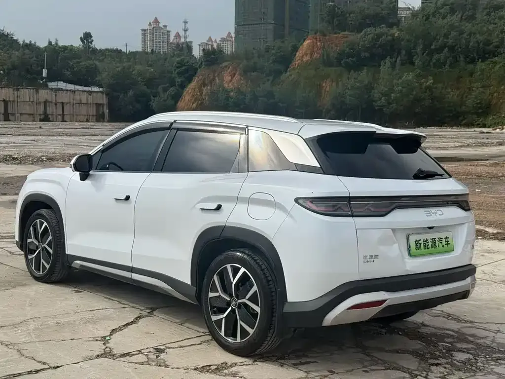 BYD L DM-i — фото 8