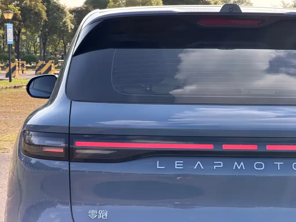 Leapmotor B10 — фото 2