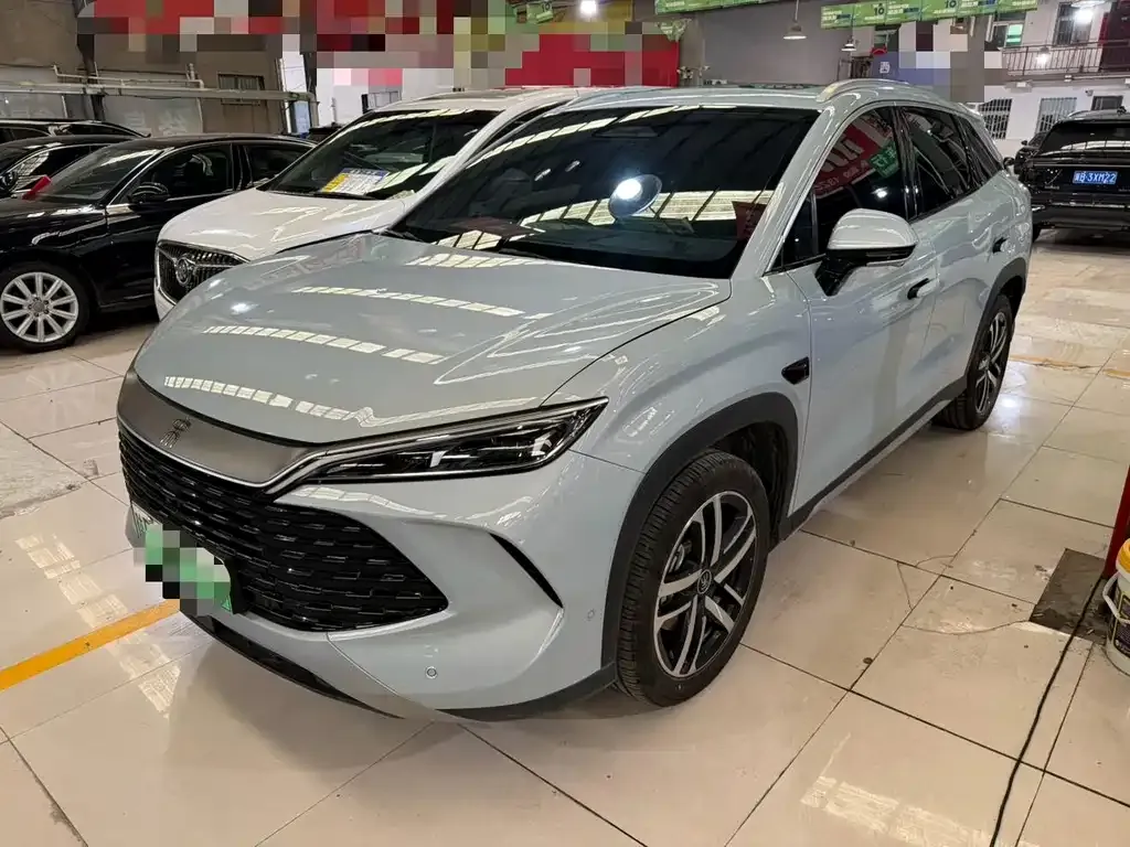 BYD L DM-i — фото 1