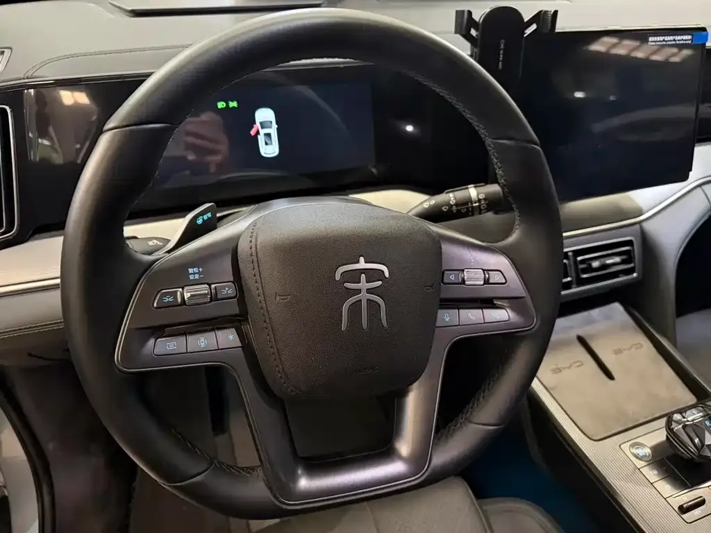 BYD L DM-i — фото 7