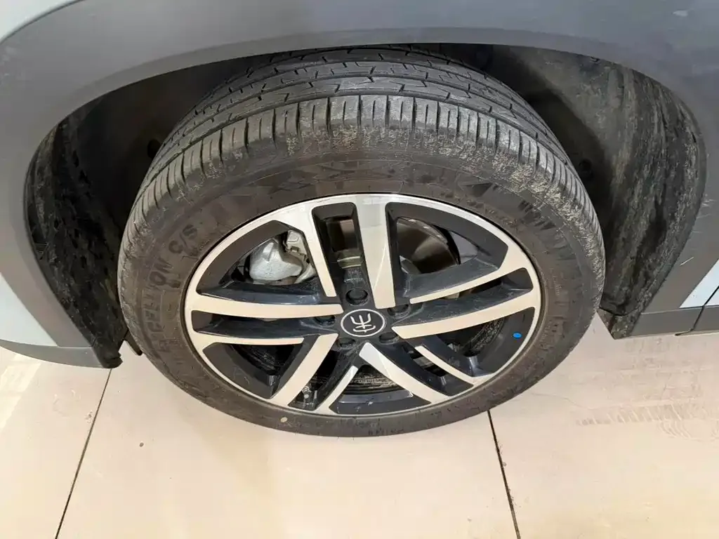BYD L DM-i — фото 4