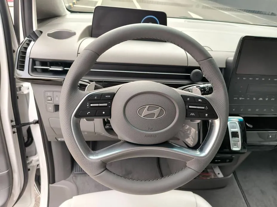 Hyundai Staria — фото 3