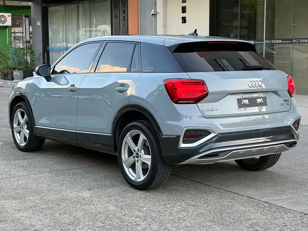 Audi Q2L — фото 10