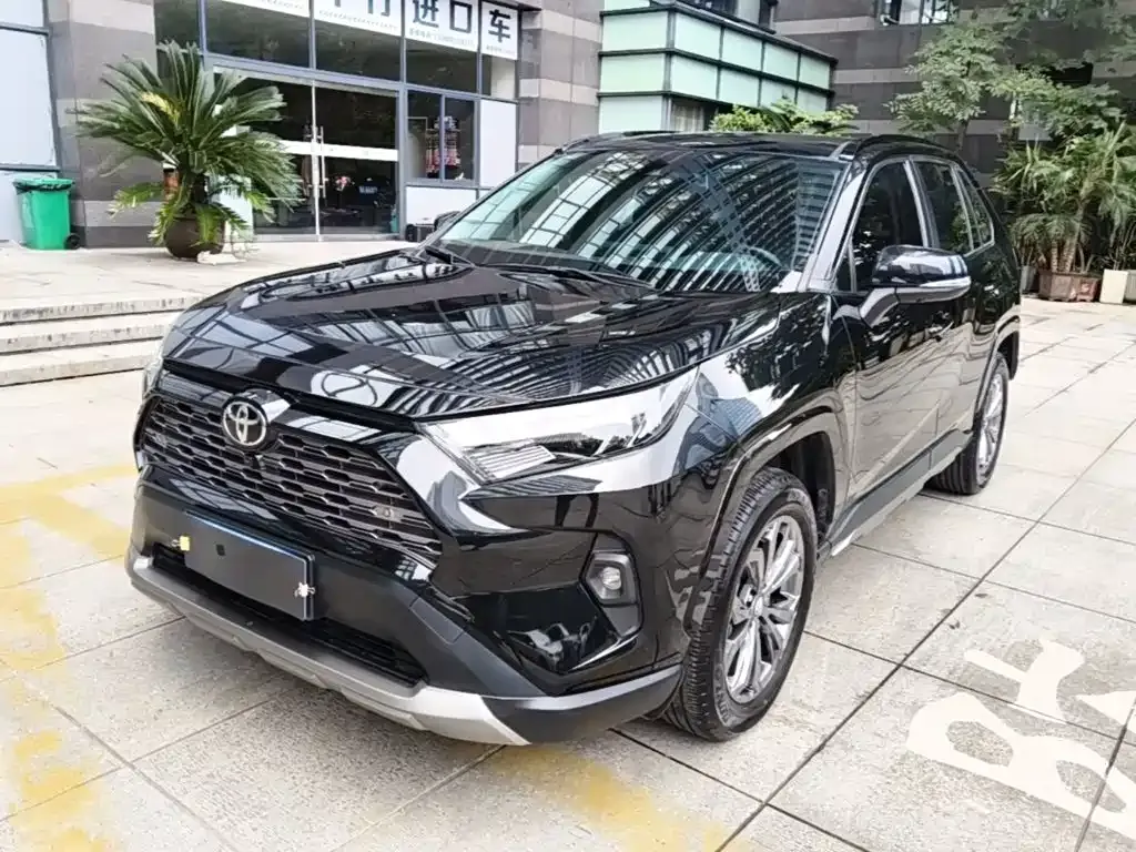 Toyota RAV4 — фото 1