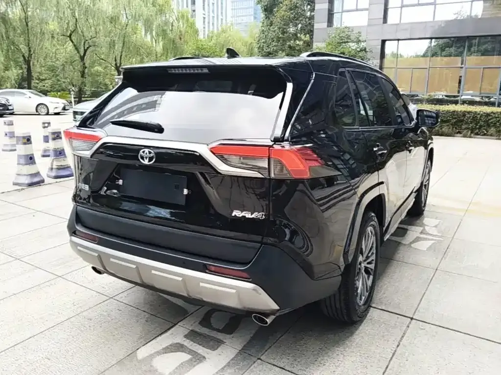 Toyota RAV4 — фото 3