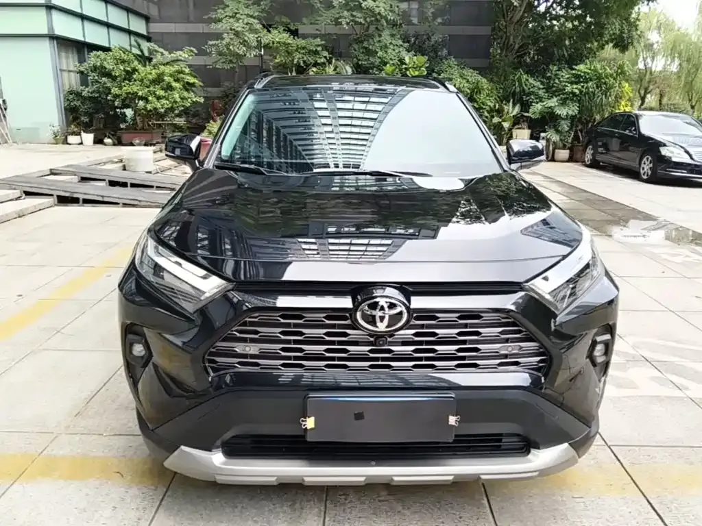Toyota RAV4 — фото 8